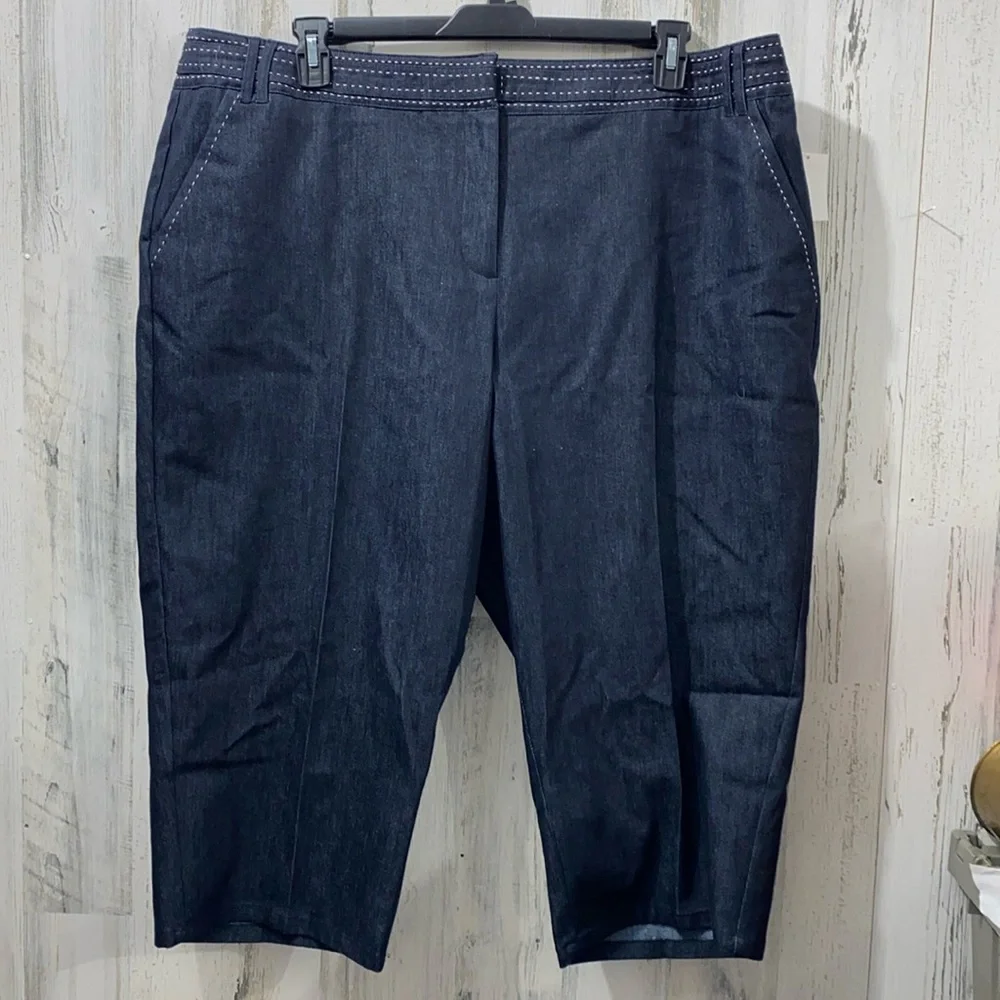 0221 Cato Classic Capris - Picture 1 of 4